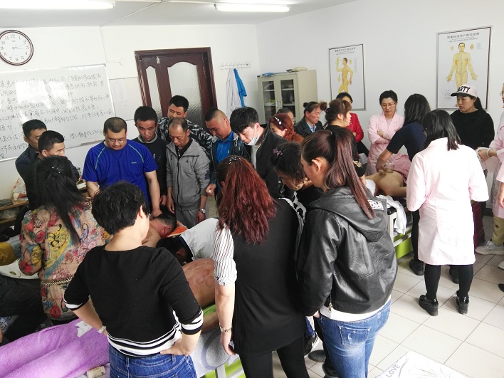 康奇特认真学习